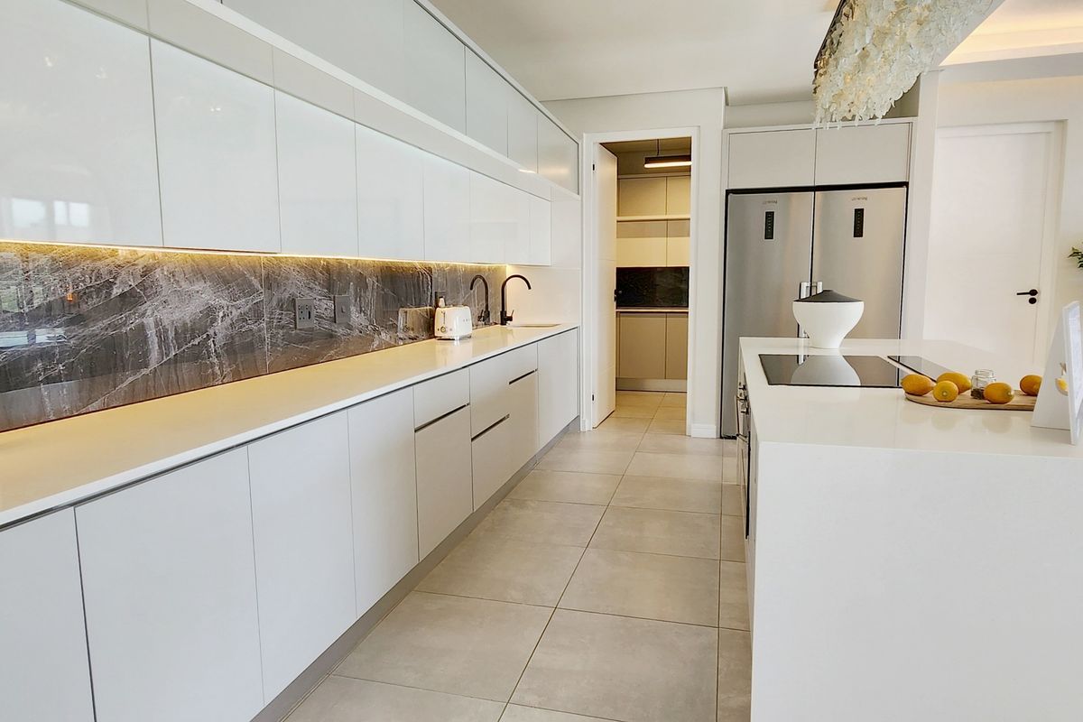 FULLY FURNISHED SIGNATURE PENTHOUSE APARTMENT IN MUNYAKA! - Photo 3