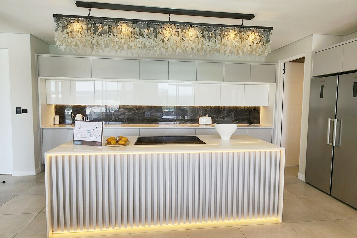 FULLY FURNISHED SIGNATURE PENTHOUSE APARTMENT IN MUNYAKA! - Photo 2
