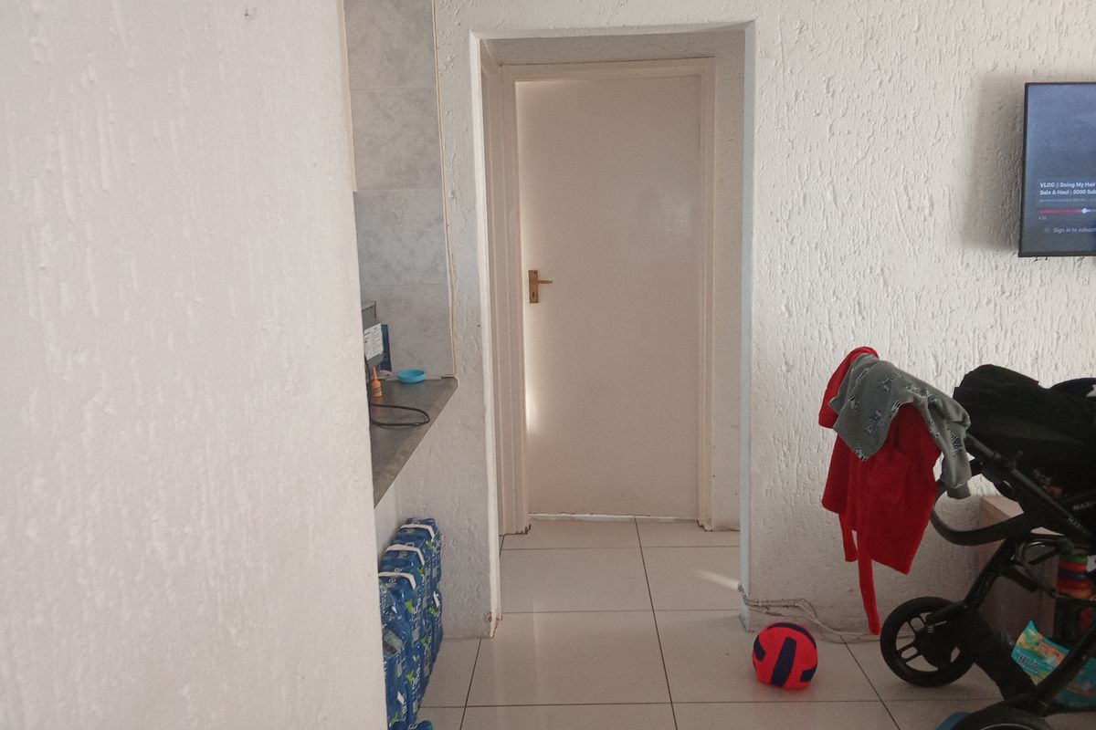 2 Bedroom for sale in Winchester. - Photo 3