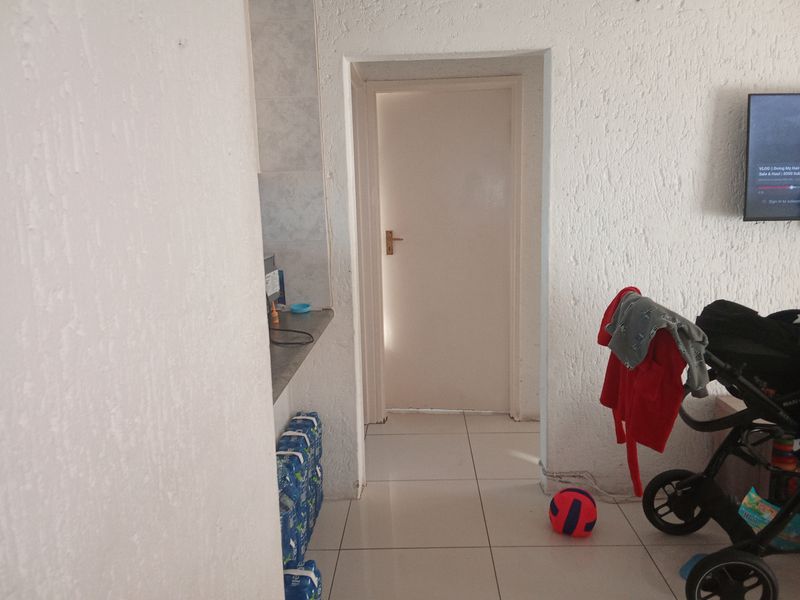 2 Bedroom for sale in Winchester. - Photo 3