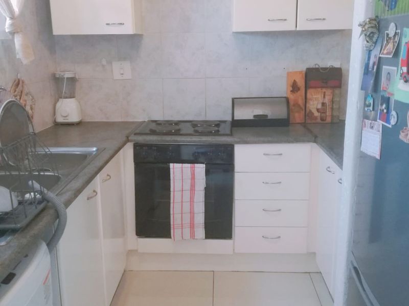 2 Bedroom for sale in Winchester. - Photo 2