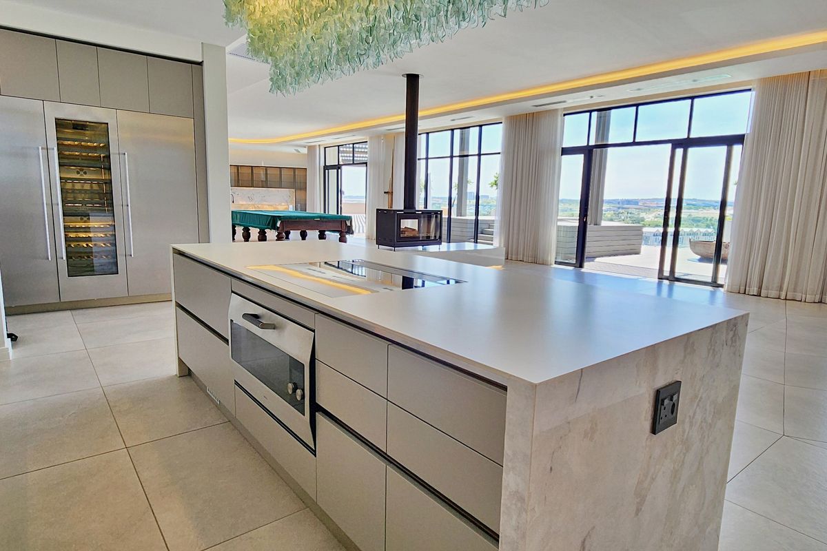 New CASTLE IN THE SKY 6-Bedroom, 6-Bathroom Signature Penthouse - Photo 2