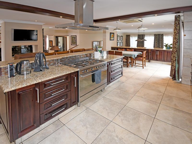 Elegant Family Living with Spectacular Views! - Photo 5