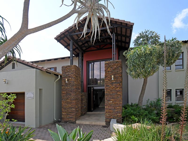 Elegant Family Living with Spectacular Views! - Photo 2