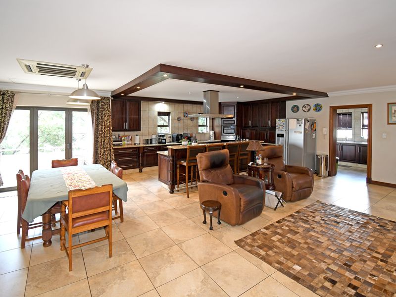 Elegant Family Living with Spectacular Views! - Photo 9