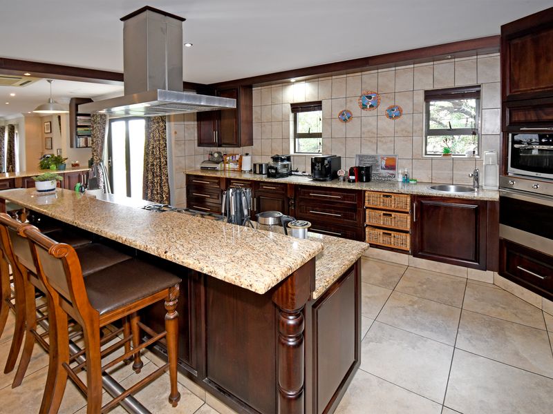 Elegant Family Living with Spectacular Views! - Photo 7