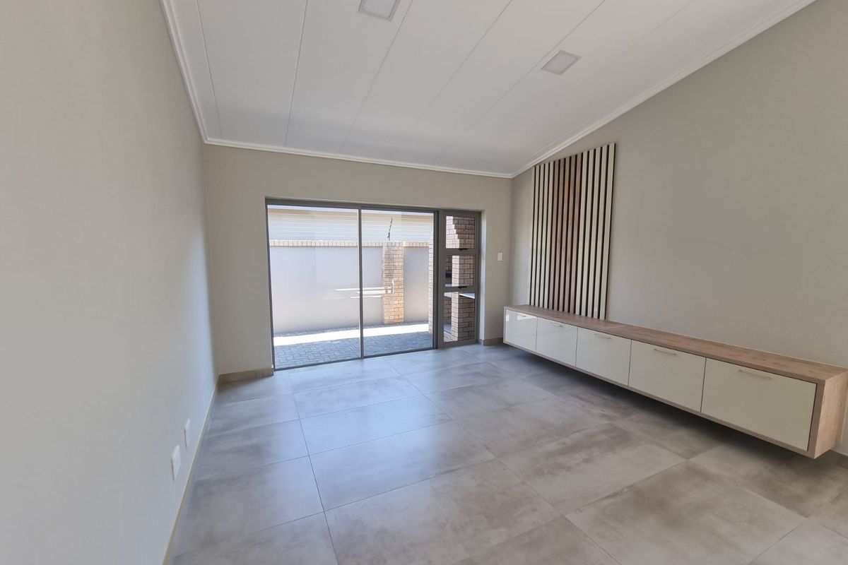 Upmarket brand new super stunning 3-bedroom home - Photo 2