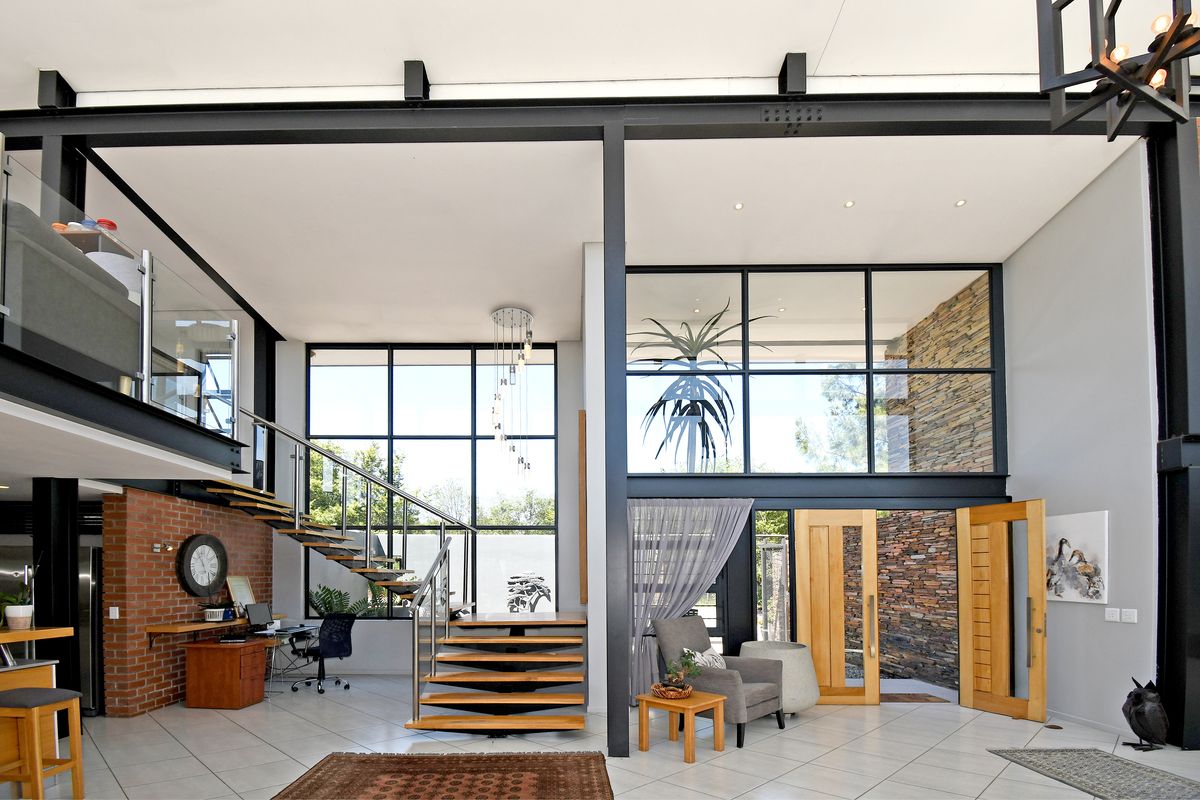 Four-bedroom house for sale in Chartwell - Photo 5