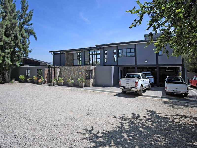 Four-bedroom house for sale in Chartwell - Photo 3
