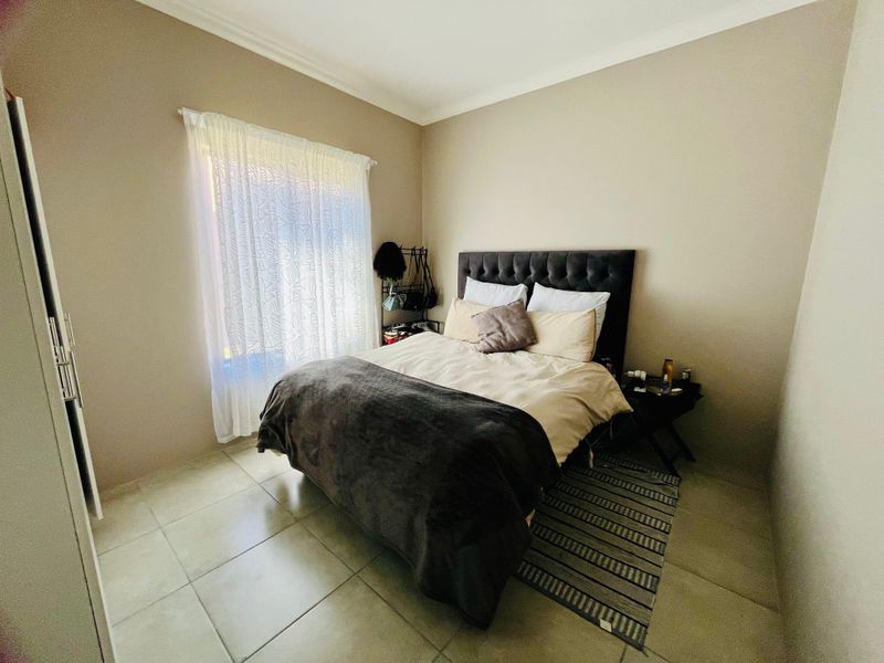 Charming 3-Bedroom Home in Secure Complex - Photo 9