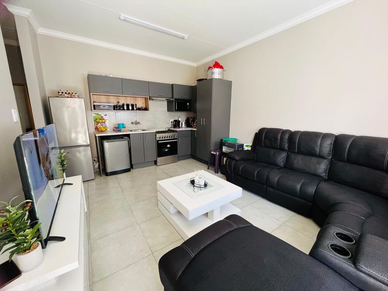 Charming 3-Bedroom Home in Secure Complex - Photo 3