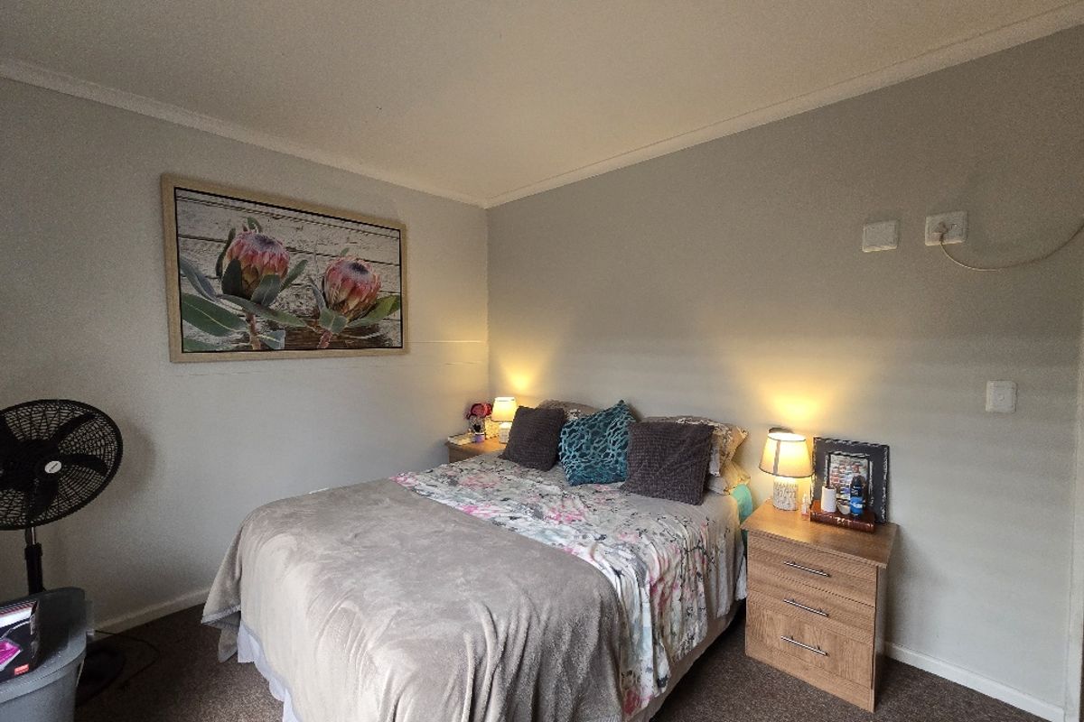 A standard bedroom featuring neutral wall paint, carpeted flooring, and decorative coving, providing a comfortable and functional sleeping space.