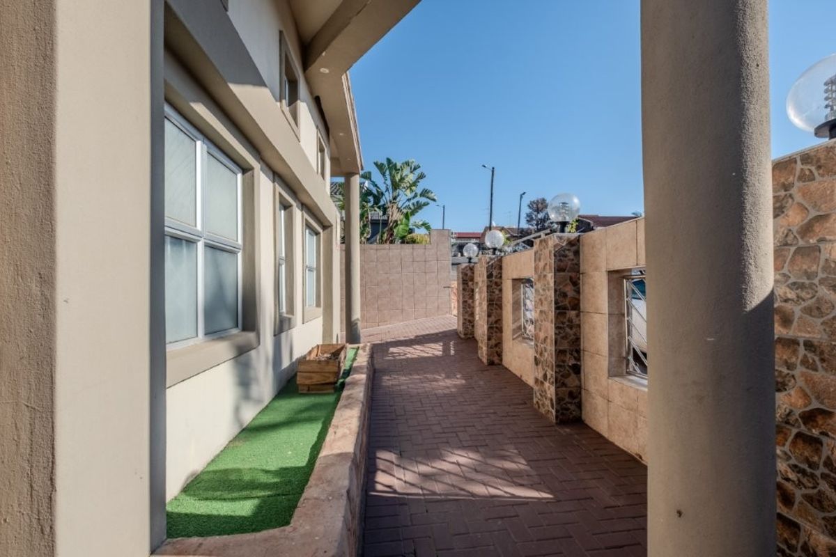 Well-maintained home that's an ideal starter property - Photo 2