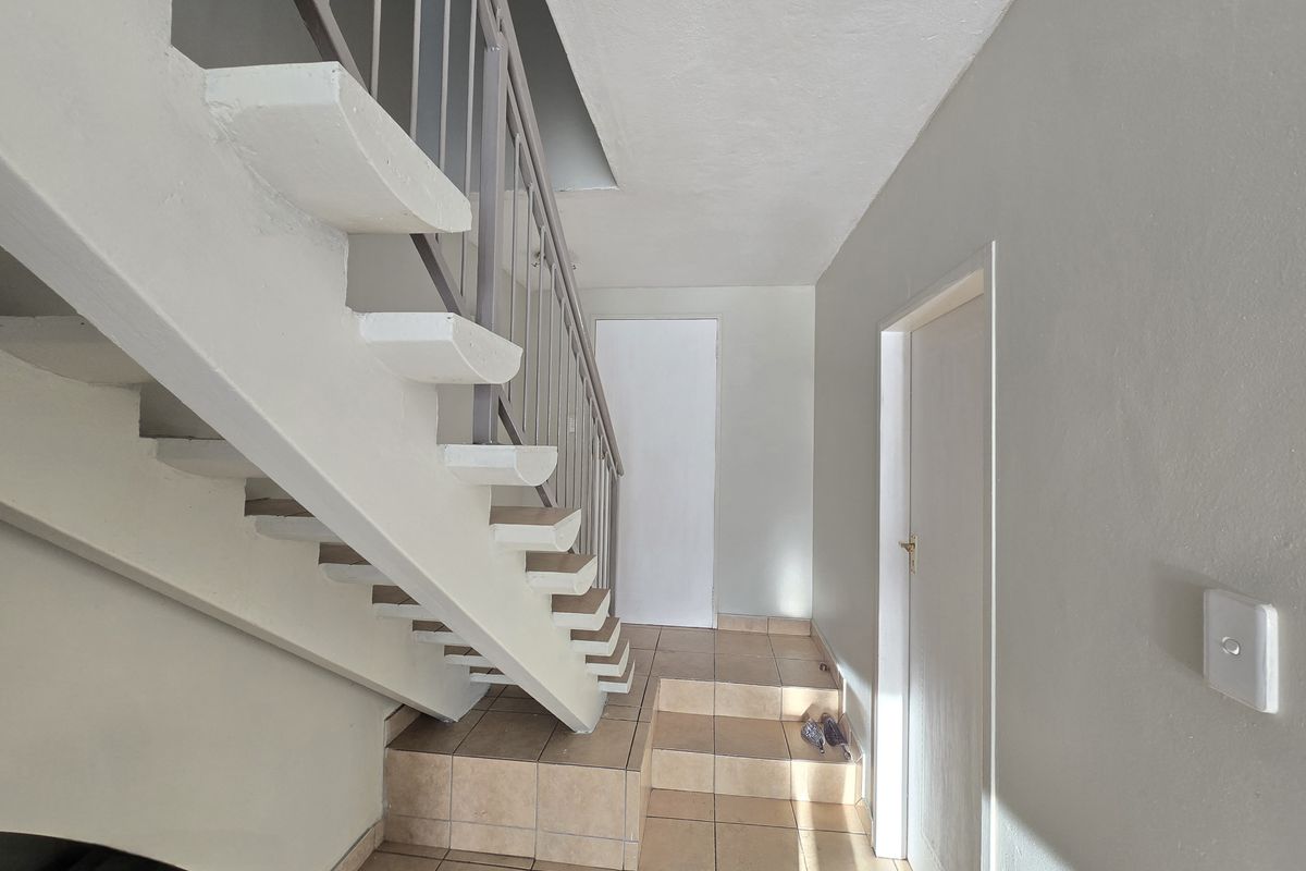 Modern 3-Bedroom Townhouse in Secure Complex - Photo 2