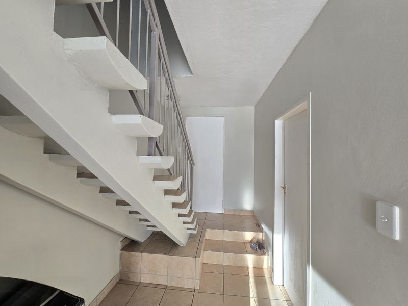 Modern 3-Bedroom Townhouse in Secure Complex - Photo 2