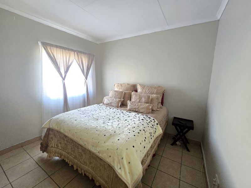 Modern 3-Bedroom Townhouse in Secure Complex - Photo 9