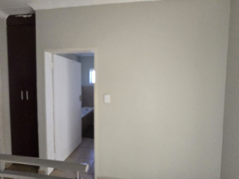 Modern 3-Bedroom Townhouse in Secure Complex - Photo 8