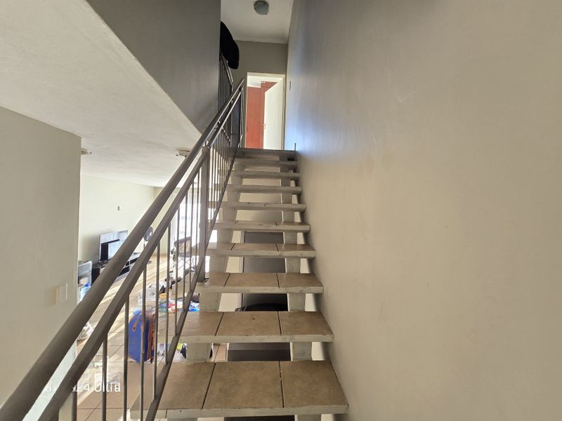 Modern 3-Bedroom Townhouse in Secure Complex - Photo 7