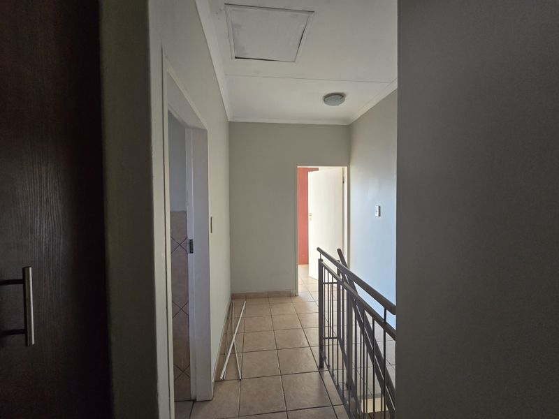 Modern 3-Bedroom Townhouse in Secure Complex - Photo 6