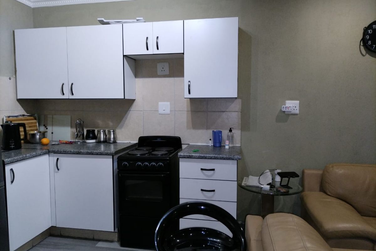 Beautiful and Neat 3-Bedroom Apartment in Secure Complex - Photo 3