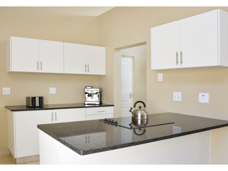 Modern Comfort & Convenience in a in Secure Estate - Photo 3