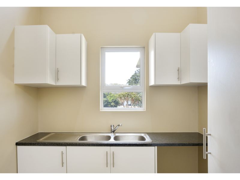 Modern Comfort & Convenience in a in Secure Estate - Photo 4