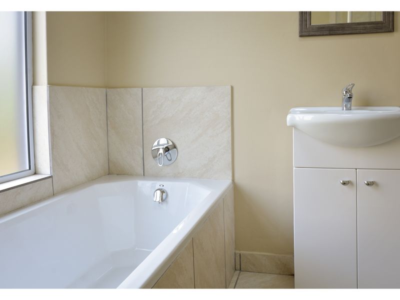 Modern Comfort & Convenience in a in Secure Estate - Photo 6