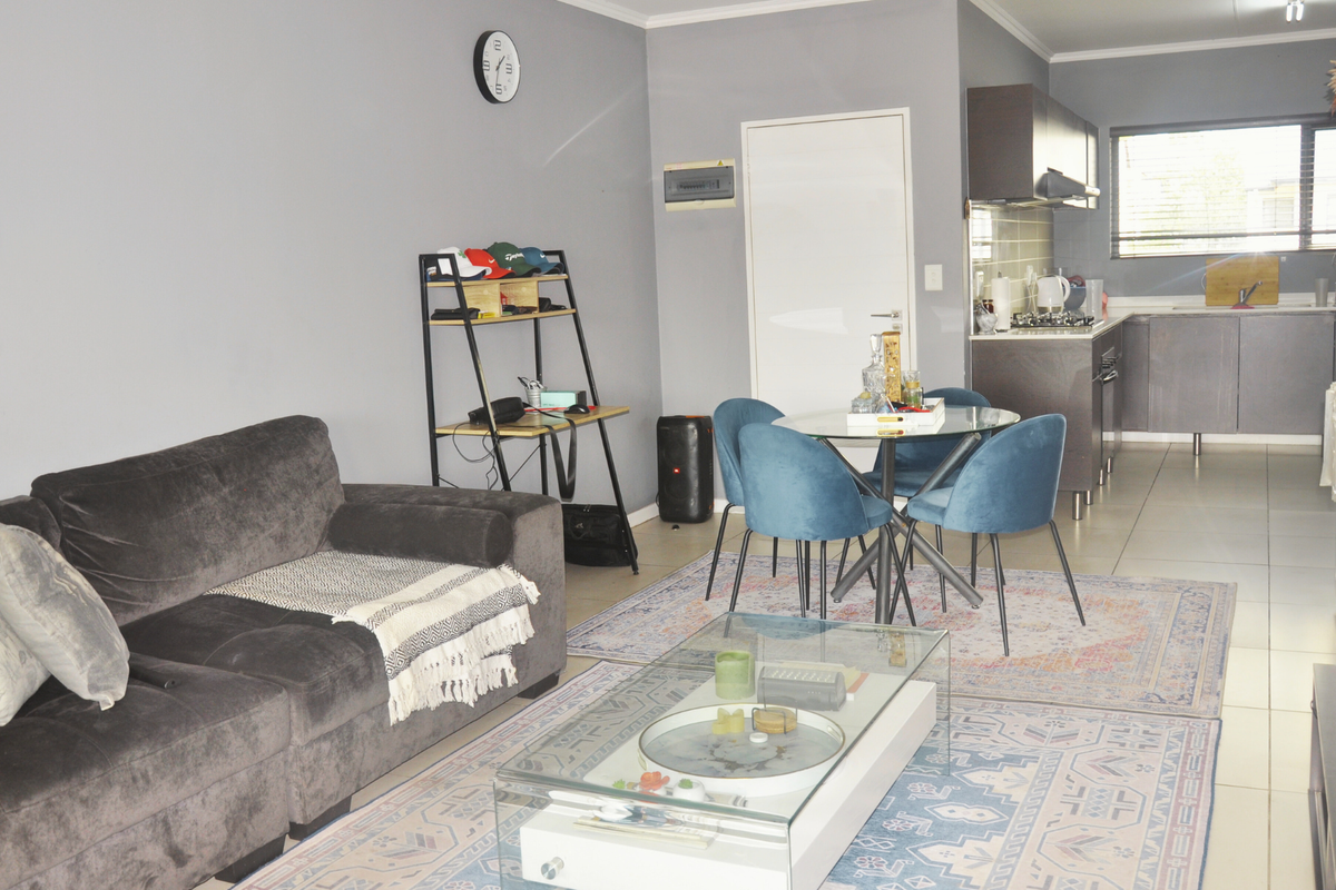 Modern 2-Bed, 2-Bath Unit in Highly Sought-After Complex in Kyalami Hills! - Photo 3