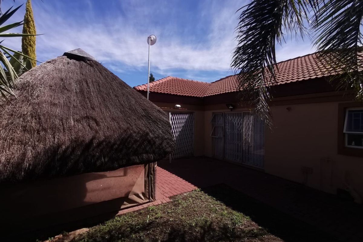 Modern Comfort Meets Serene Living: Stunning Sectional Title for Sale in Vanderbijlpark CE 2 - Photo 3