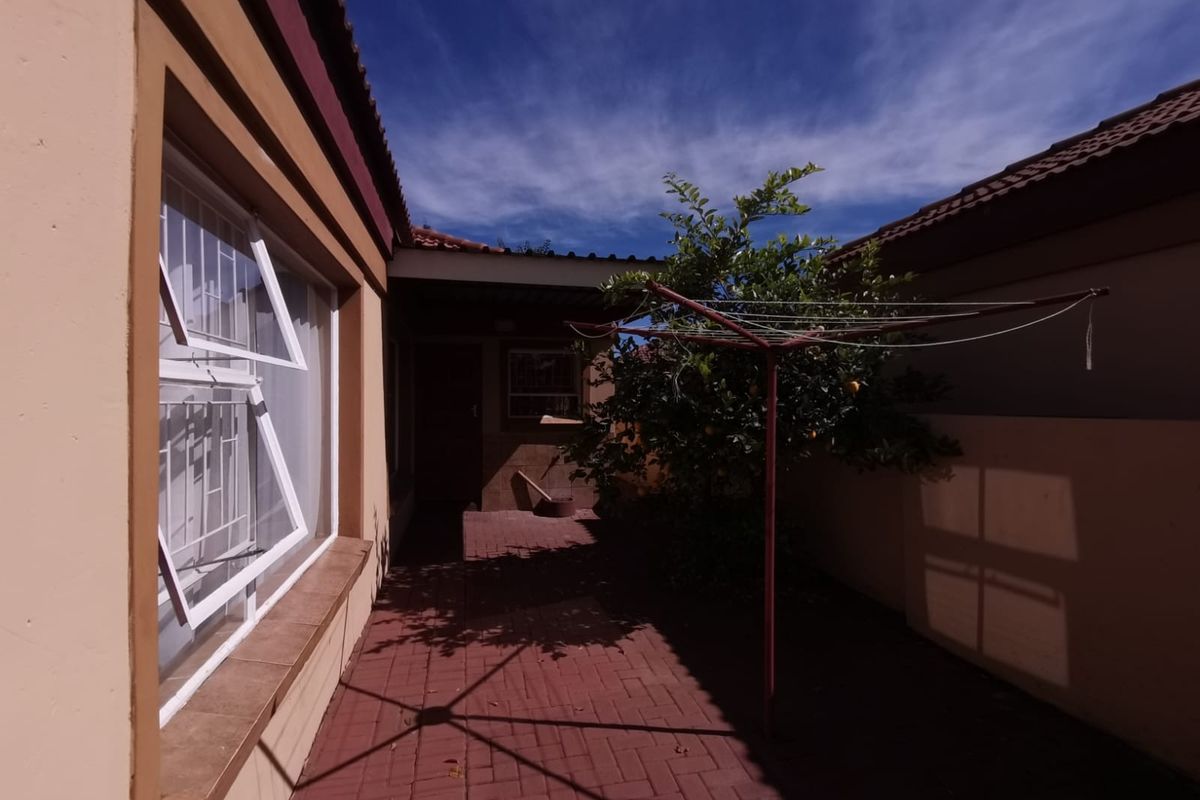 Modern Comfort Meets Serene Living: Stunning Sectional Title for Sale in Vanderbijlpark CE 2 - Photo 2