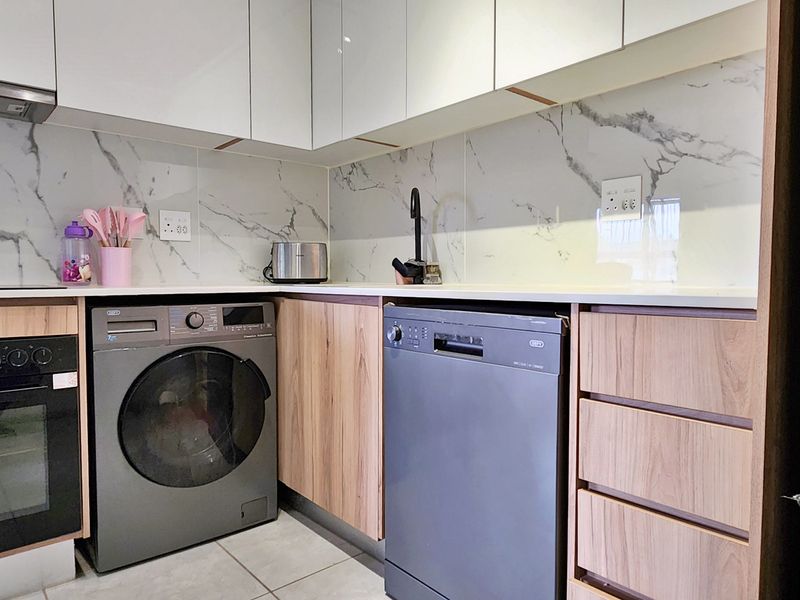 Modern 1-Bedroom Lock-Up-and-Go Apartment in Munyaka Waterfall Estate - Photo 2