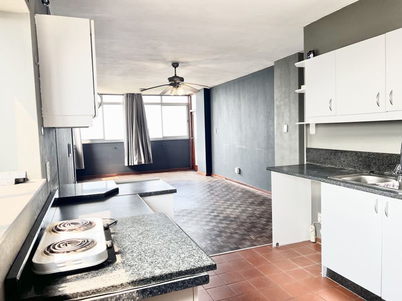 Morningside 1.5 Bedroom Flat, One Under-cover parking. Pool in complex - Photo 5