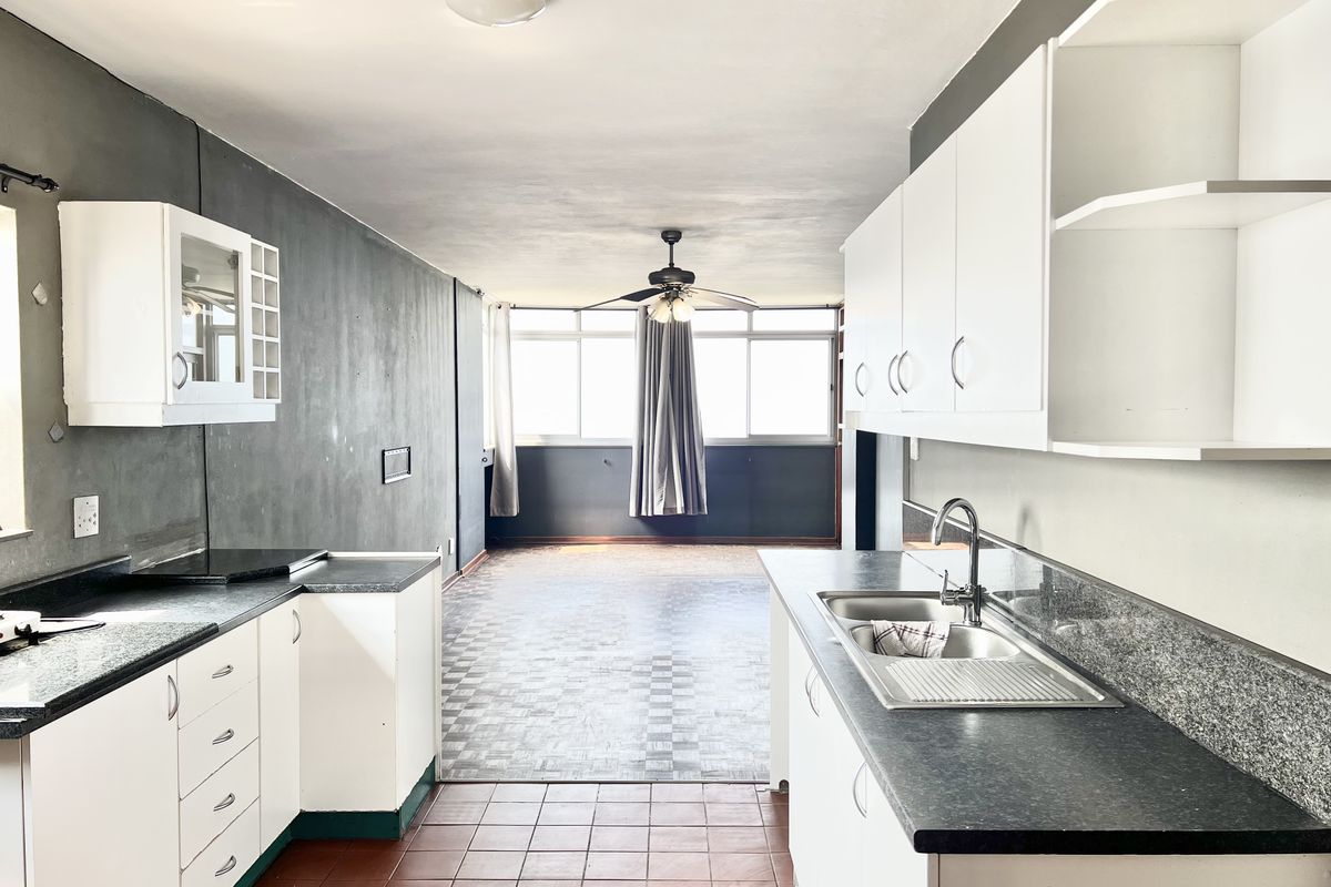 Morningside 1.5 Bedroom Flat, One Under-cover parking. Pool in complex - Photo 2