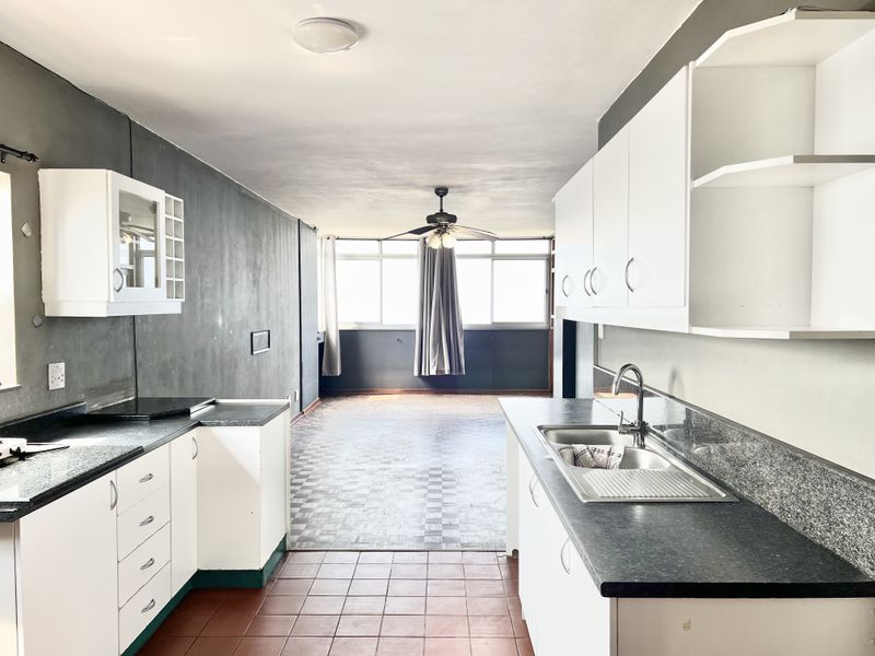 Morningside 1.5 Bedroom Flat, One Under-cover parking. Pool in complex - Photo 2