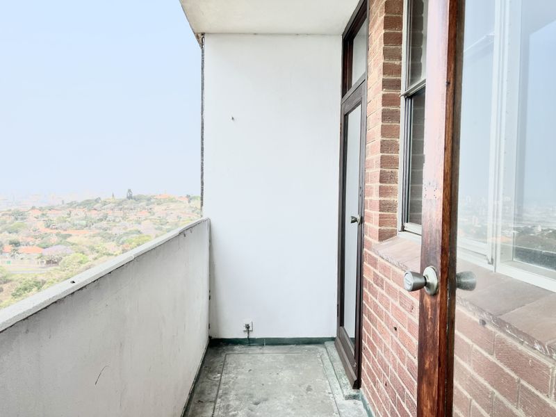 Morningside 1.5 Bedroom Flat, One Under-cover parking. Pool in complex - Photo 7