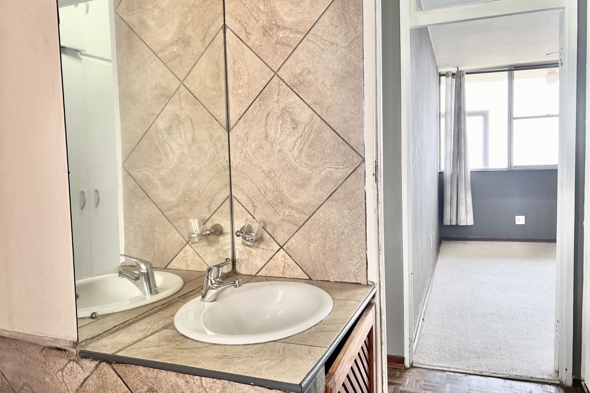 Morningside 1.5 Bedroom Flat, One Under-cover parking. Pool in complex - Photo 3