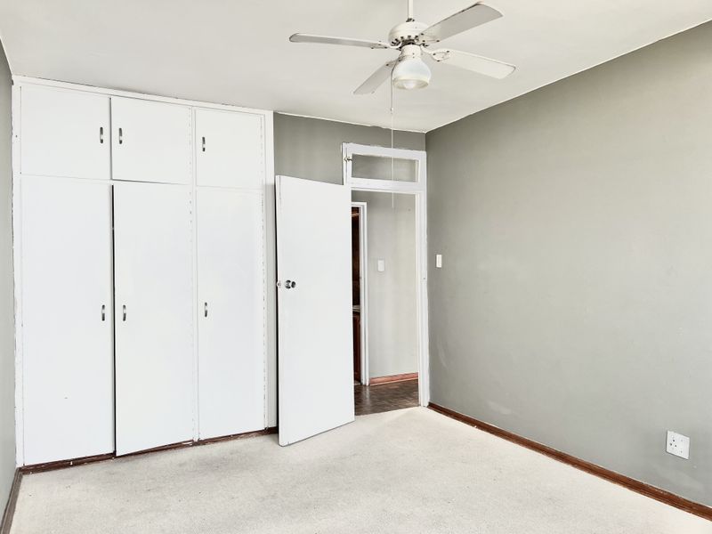 Morningside 1.5 Bedroom Flat, One Under-cover parking. Pool in complex - Photo 10