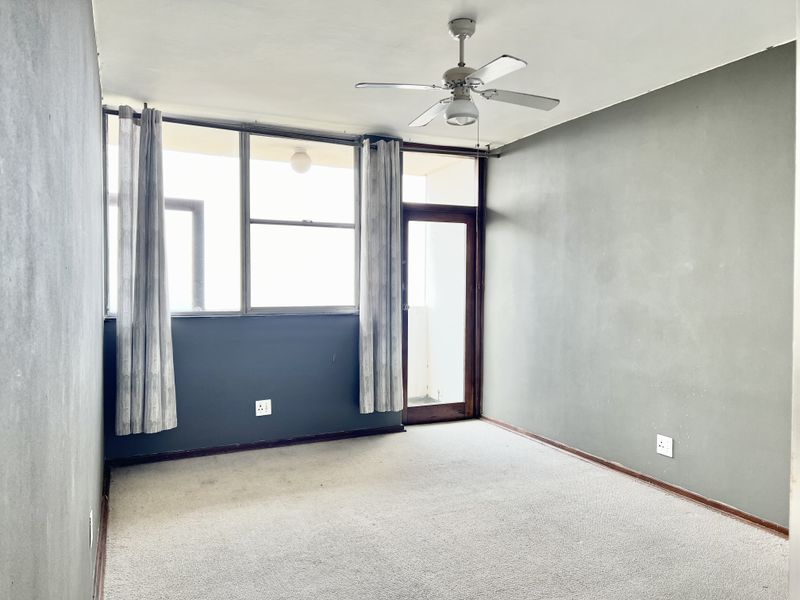 Morningside 1.5 Bedroom Flat, One Under-cover parking. Pool in complex - Photo 8