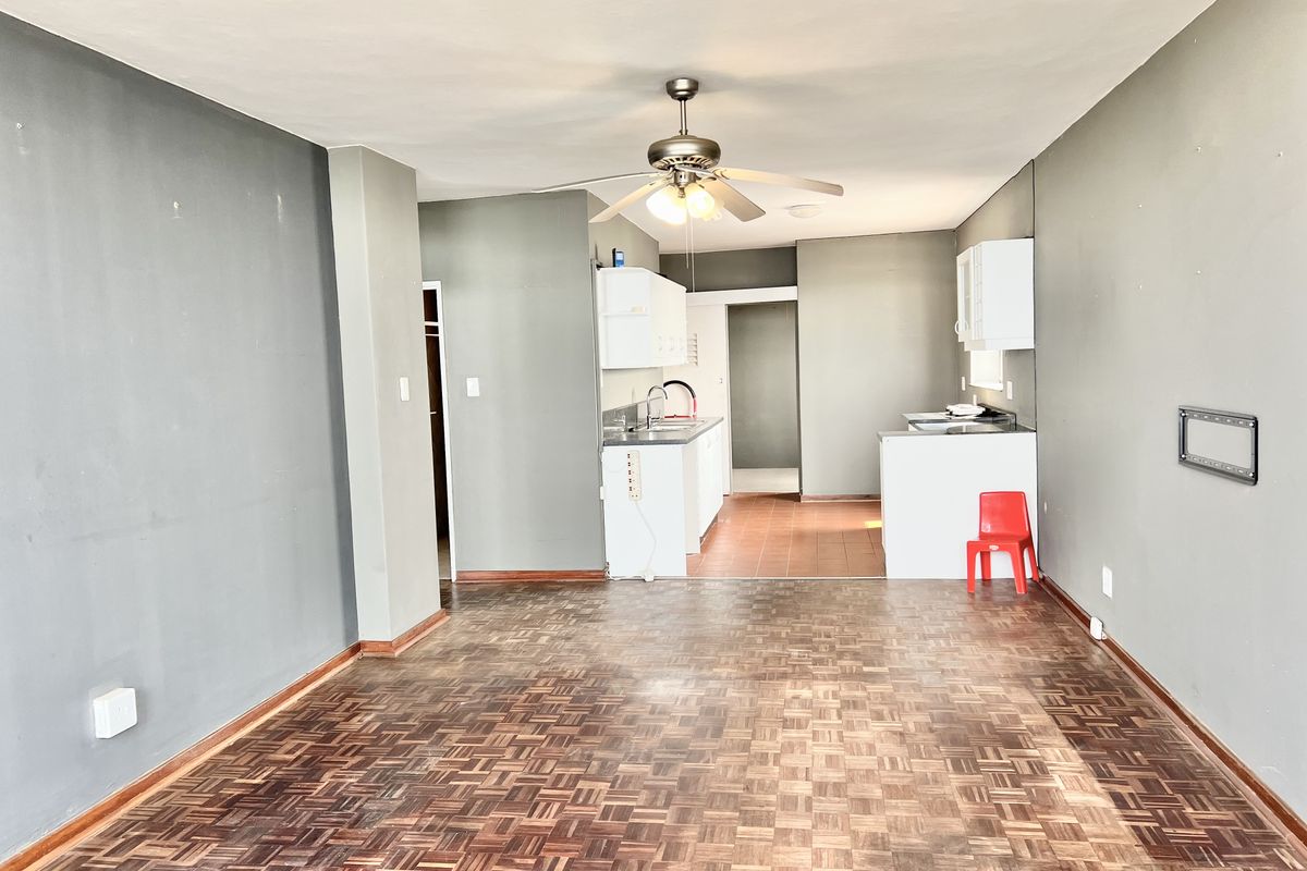 Morningside 1.5 Bedroom Flat, One Under-cover parking. Pool in complex - Photo 4