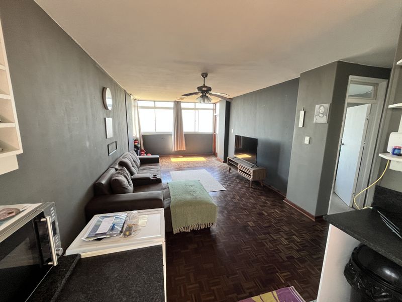 Morningside 1.5 Bedroom Flat, One Under-cover parking. Pool in complex - Photo 2
