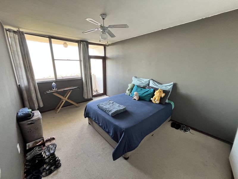 Morningside 1.5 Bedroom Flat, One Under-cover parking. Pool in complex - Photo 4