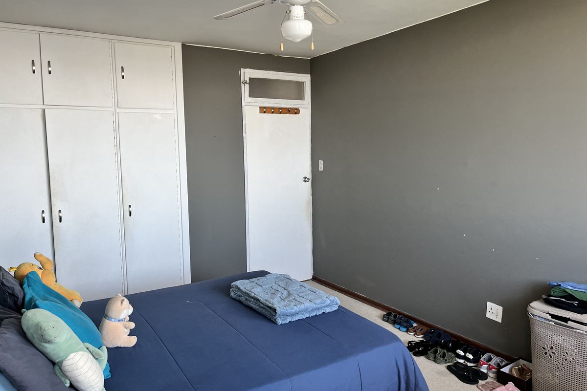 Morningside 1.5 Bedroom Flat, One Under-cover parking. Pool in complex - Photo 5