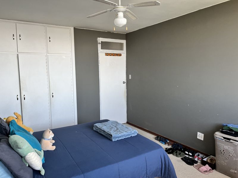 Morningside 1.5 Bedroom Flat, One Under-cover parking. Pool in complex - Photo 5
