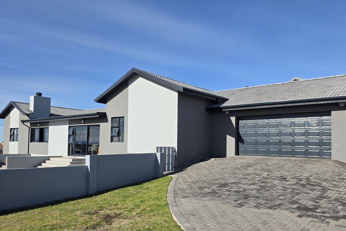 Exquisite Living in Sought-After Blue Waters Estate, Jeffreys Bay - Photo 5