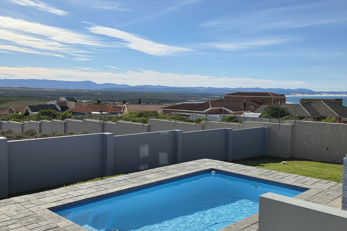 Exquisite Living in Sought-After Blue Waters Estate, Jeffreys Bay - Photo 4