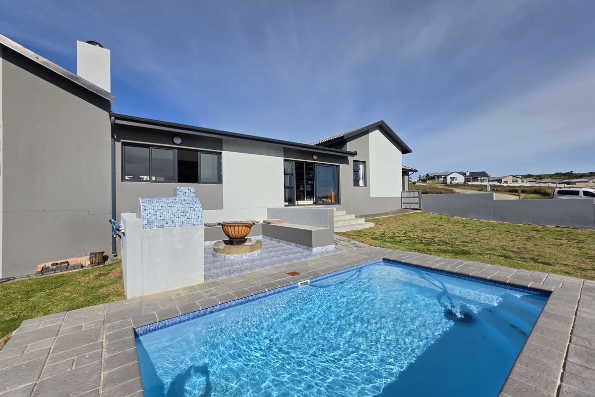 Exquisite Living in Sought-After Blue Waters Estate, Jeffreys Bay - Photo 2
