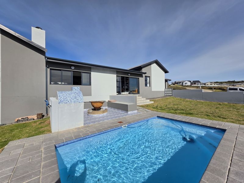 Exquisite Living in Sought-After Blue Waters Estate, Jeffreys Bay - Photo 2