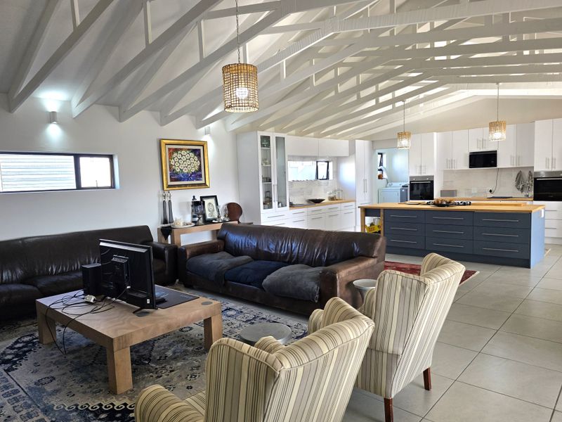 Exquisite Living in Sought-After Blue Waters Estate, Jeffreys Bay - Photo 10