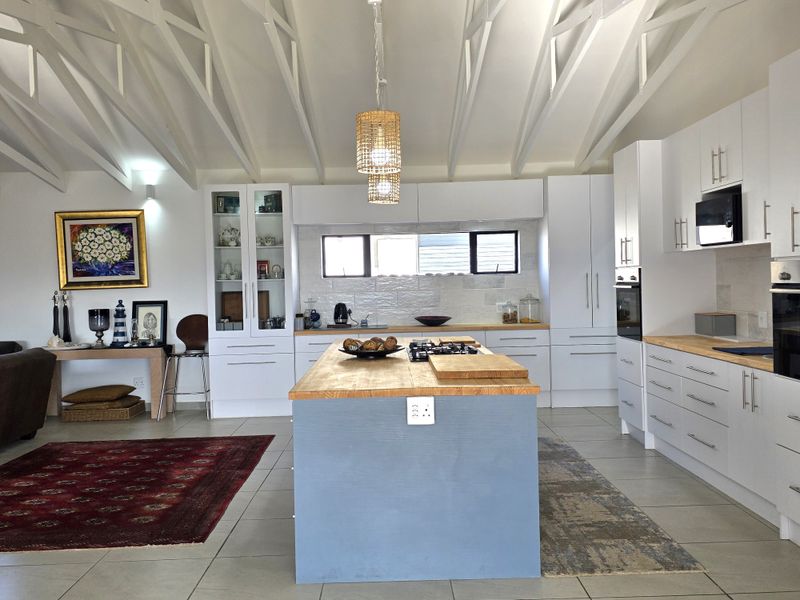 Exquisite Living in Sought-After Blue Waters Estate, Jeffreys Bay - Photo 8