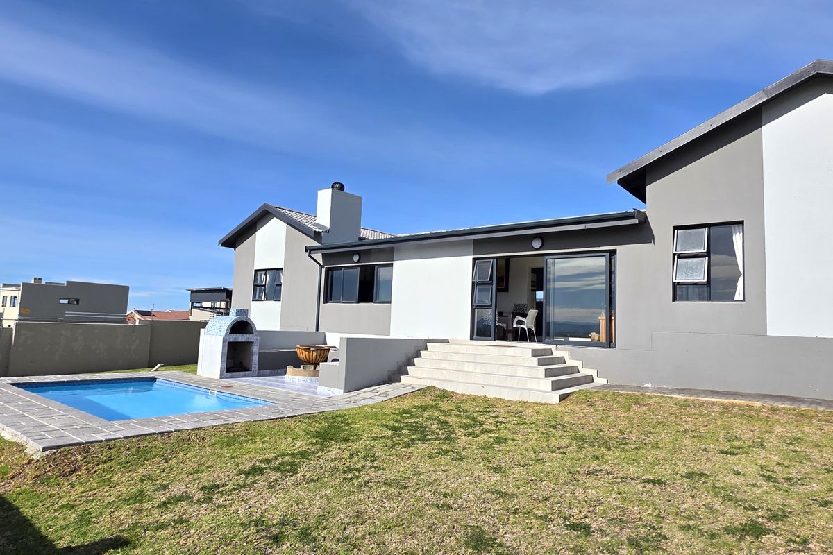 Exquisite Living in Sought-After Blue Waters Estate, Jeffreys Bay - Photo 3
